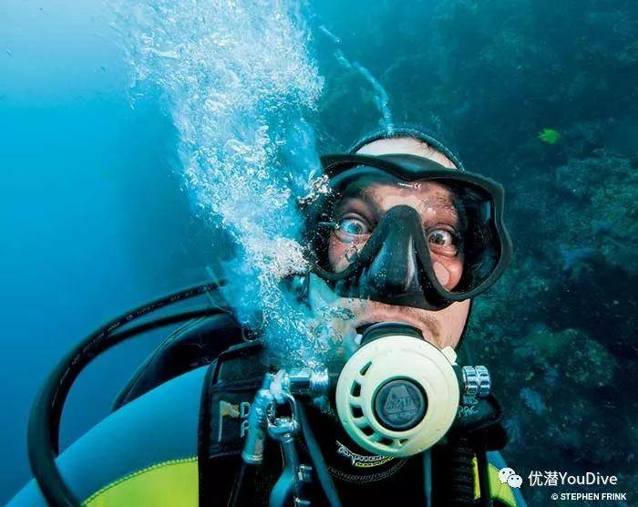 点燃的炸弹人